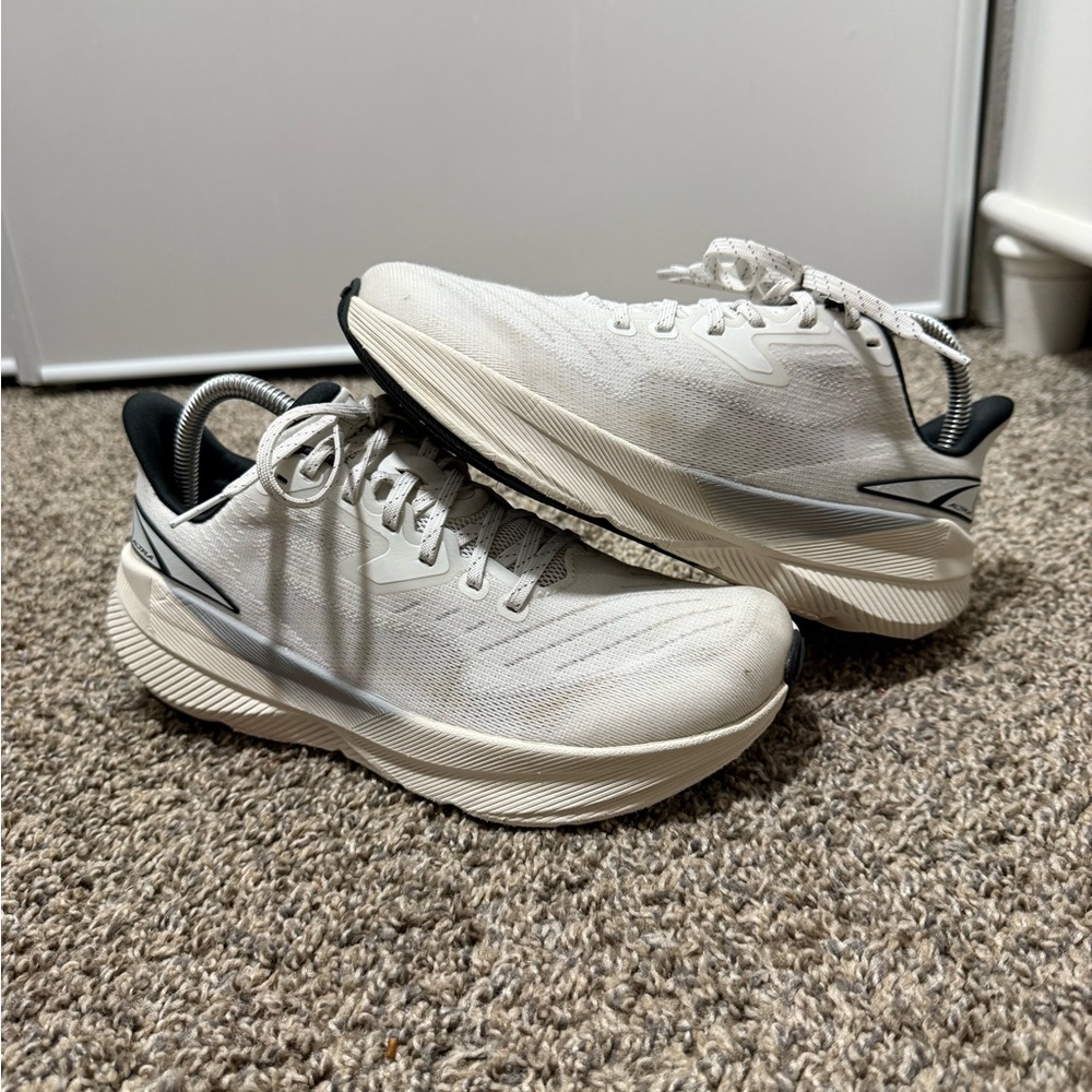 Altra Experience Flow Women's Cream Athletic Shoes - Picture 3 of 11